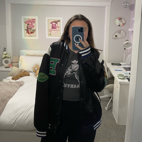Urban outfitters varsity jacket - Picture 3 of 3